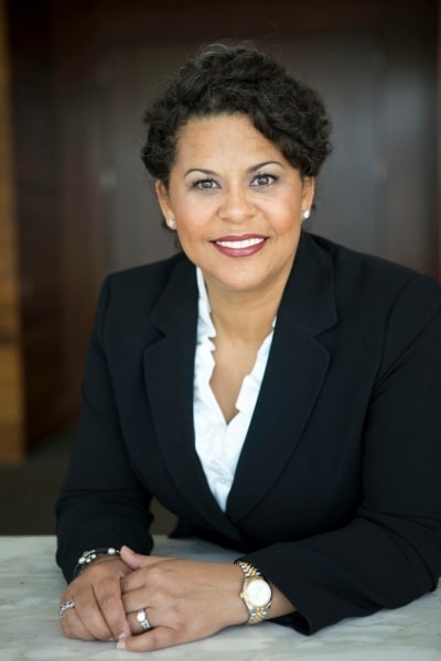 Detra Lynn Mills – Round Room LLC Vanguard Law Magazine